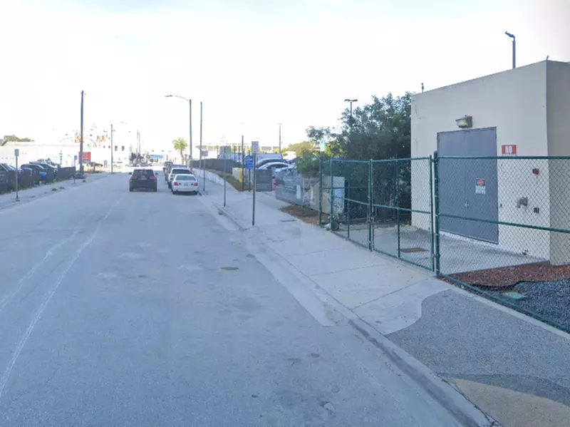 Parking at Hennecker Lot - Primary Image