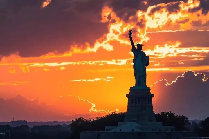 Private Statue of Liberty and Ellis Island Tour - Second Medium