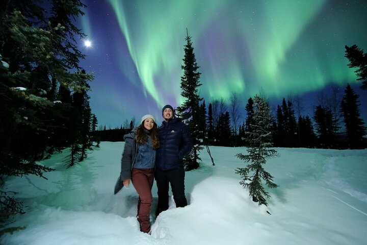 Best Northern Lights Aurora Adventure FREE Portraits & Hot Pizza