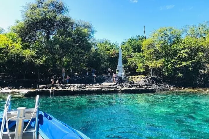 Dolphin, Sea Cave & Captain Cook Snorkel Combo in Kealakekua Bay