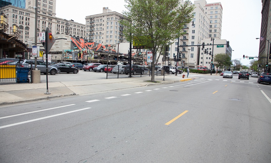Image 7: Parking at Loop Auto Parks Lot