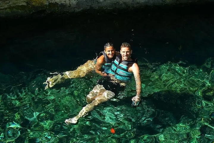 Deluxe Trip to Casa Tortuga Cenotes and Tulum Site from Cancun