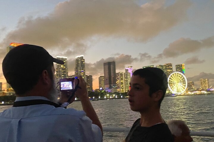 Miami: Biscayne Bay Star Island Sightseeing Cruise+Miami Skyline