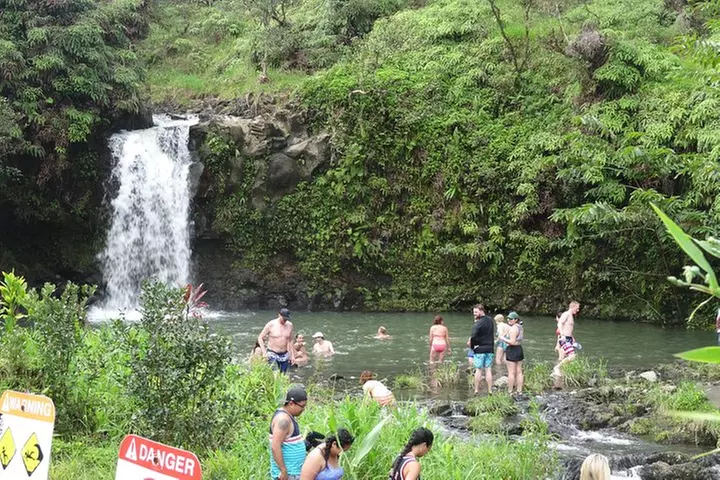Maui: Famous Road to Hana Waterfalls and Lunch by Mercedes Van