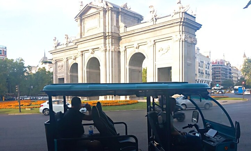 Image 12: Tour Privado con Tuk Tuk Zero: Bernabéu y Milla de Oro. 1h 15min