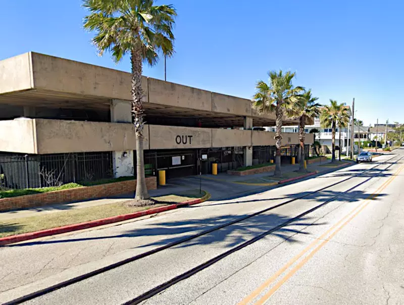 Parking at 1927 21st St. Garage - Second Medium