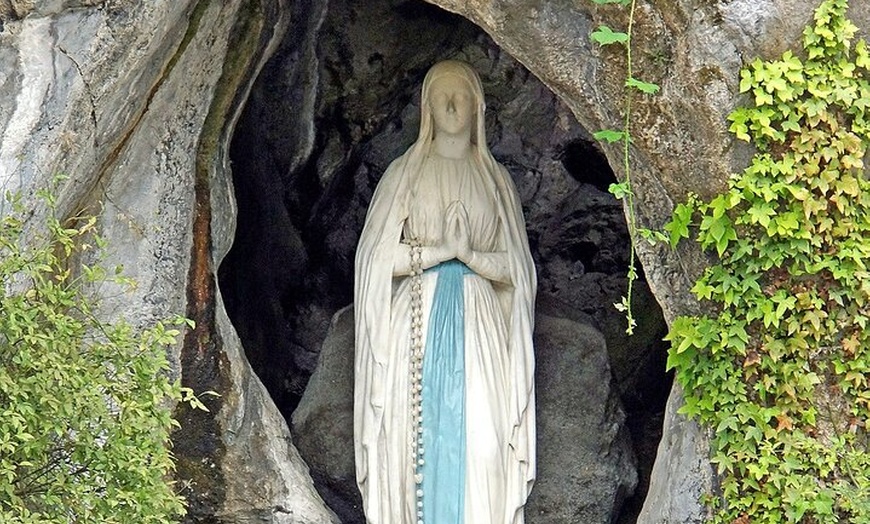 Image 12: Experimente Lourdes con un tour privado y un cómodo transporte