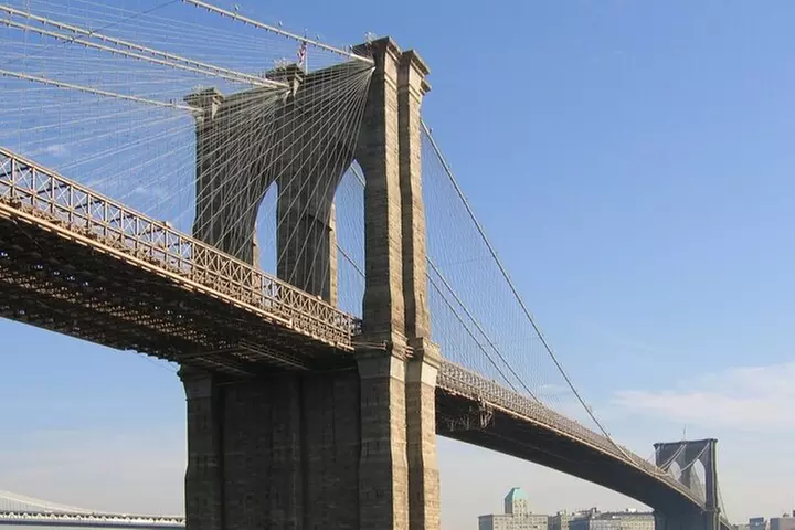 Brooklyn Bridge, DUMBO, and Skyline Guided Tour
