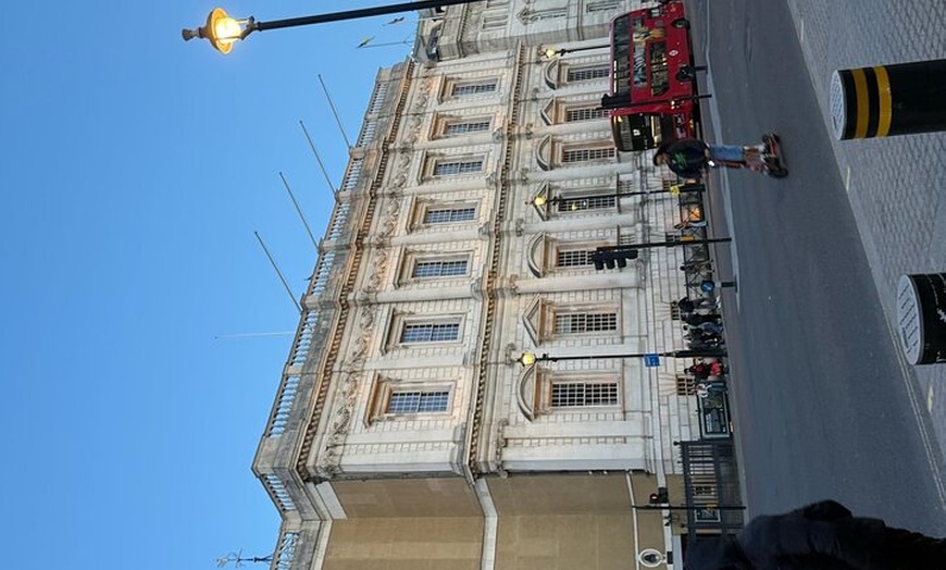 Image 3: London Walking Tour VIP