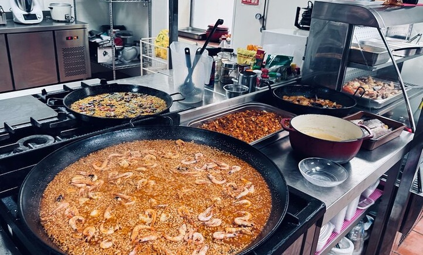 Image 9: Clase de Paella y Sangria con Tapas y Visita al Mercado