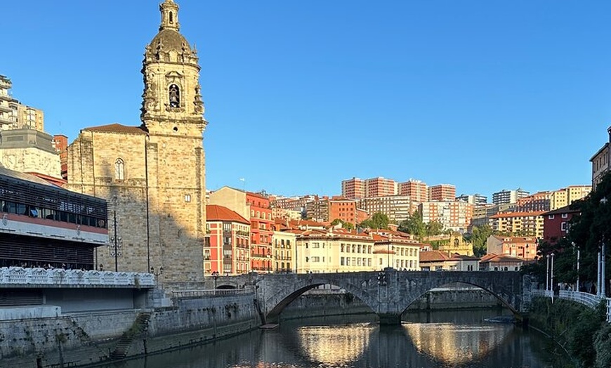 Image 8: Excursión a pie de 2 horas por Bilbao Iconos y Safari fotográfico