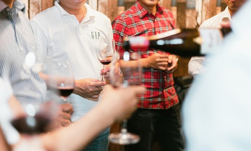 Image 3: Cata de Vinos en el Centro de Sevilla con Maridaje