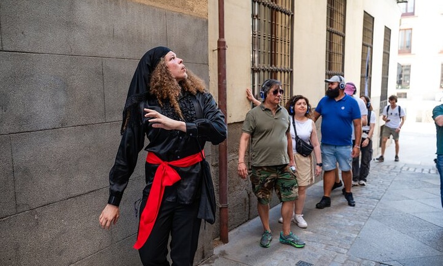 Image 4: Tour a pie por Madrid : Inmersivo con actores | City Voice