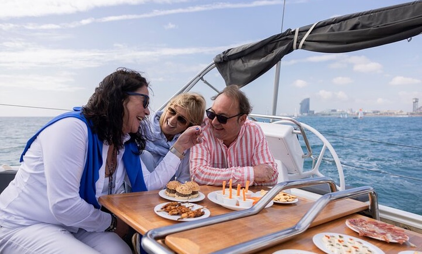 Image 3: Experiencia De Navegacion En Un Velero Exclusivo En Barcelona