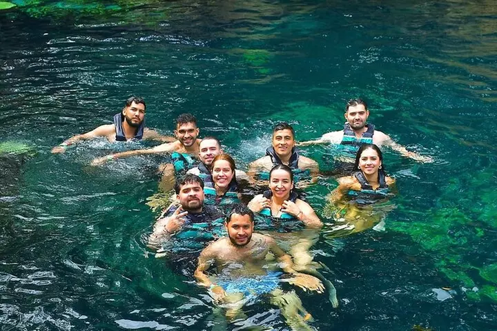 Deluxe Trip to Casa Tortuga Cenotes and Tulum Site from Cancun