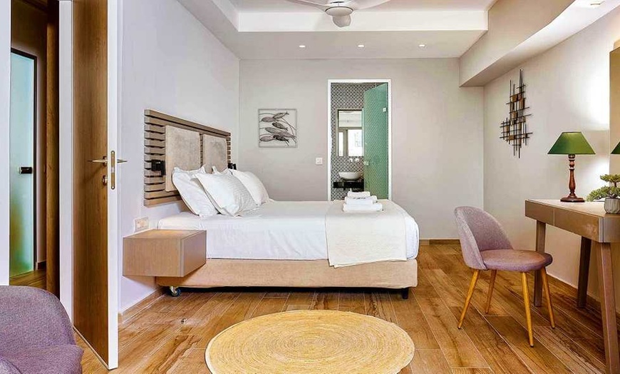 Image 5: ✈ CRÈTE | Agia Pelagia - Seascape Luxury Residences 4* - Piscine ex...