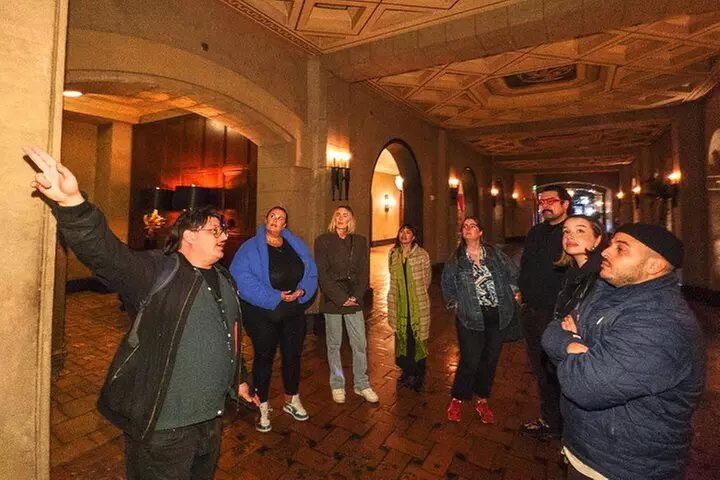 Hollywood Cocktails and True Crime Tour: 3 Drinks Included