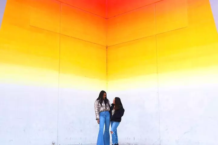 Austin Murals & Mimosas Roofless Party Bus Tour