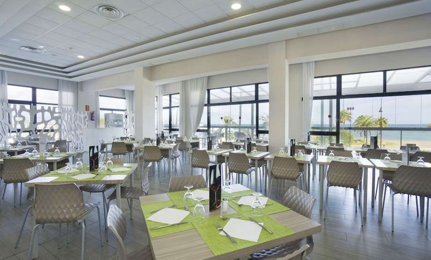 Image 8: ✈ COSTA DEL SOL | Torremolinos - Hotel Puente Real 4* - Centre de F...