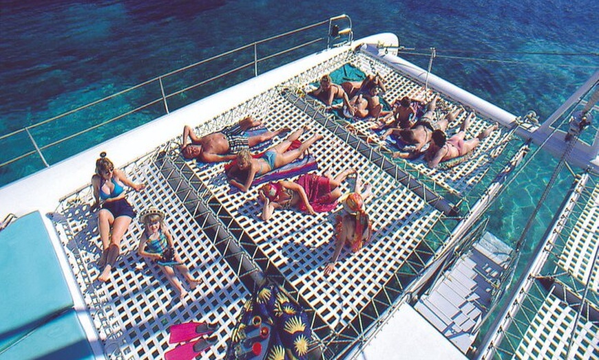 Image 31: Excursión desde Ibiza a Playa de Illetas en Catamarán con Comida