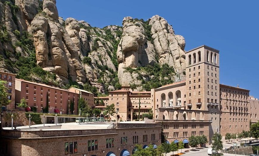 Image 11: Excursión privada de un día al monasterio de Montserrat y a la mont...