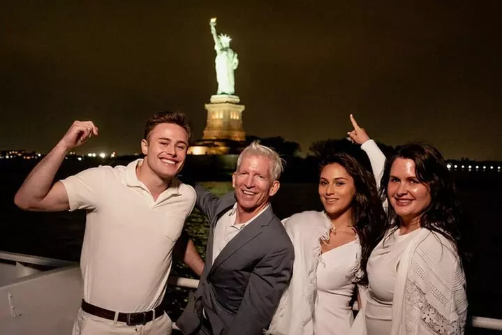 New York City Skyline Dinner Cruise - Primary Image