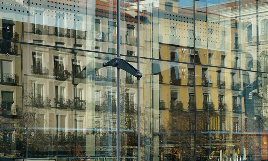 Image 2: Entrada al Museo Reina Sofía de Madrid