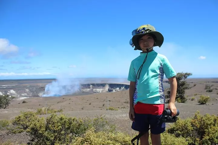 Private Tour from Hilo to Hawaii Volcanoes Natl Park Mercedes Van