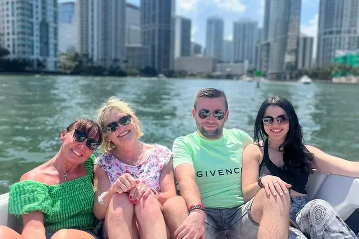 Miami Boat Tour –Day and Night Cruises with Champagne