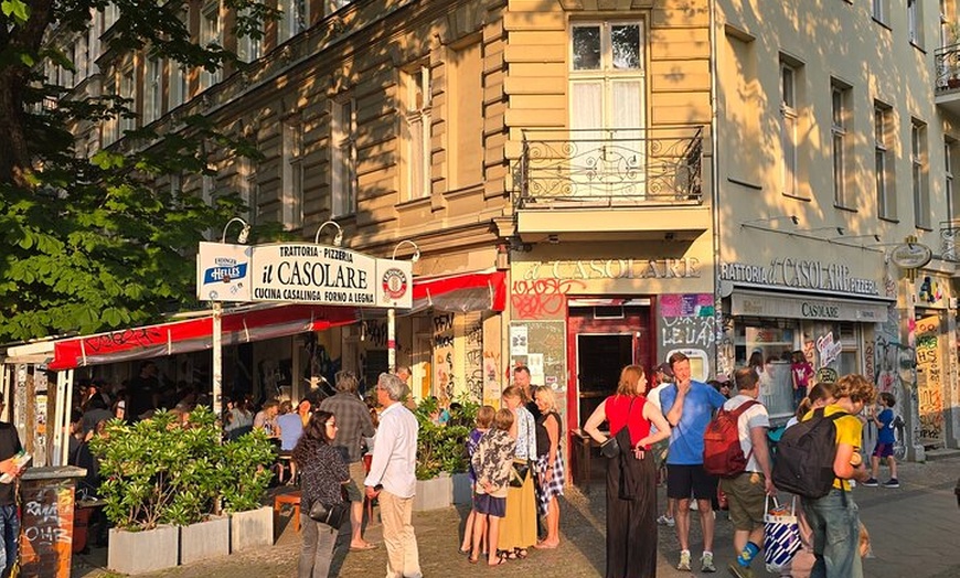 Image 36: Berlin VIP TOUR - Private Bus Tour inklusive Chauffeur und Guide