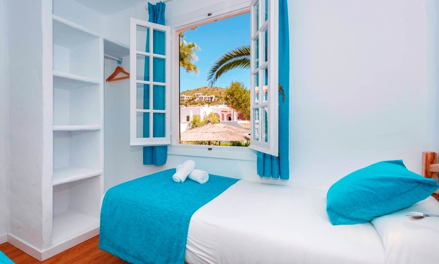 Image 8: ✈ MINORQUE | Fornells - Fergus Club Carema Splash 4* - Appartement