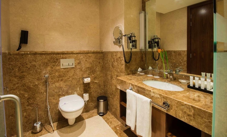 Image 9: ✈ ZJEDNOCZONE EMIRATY ARABSKIE | Dubaj - Golden Tulip Media Hotel 4...