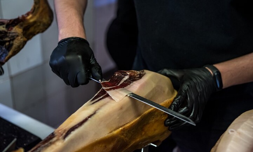 Image 7: Come Como un Local en Barcelona : Tapas, Vino & Tradición