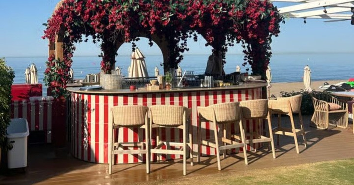 Sesión de pilates flotante con brunch saludable en Marbella