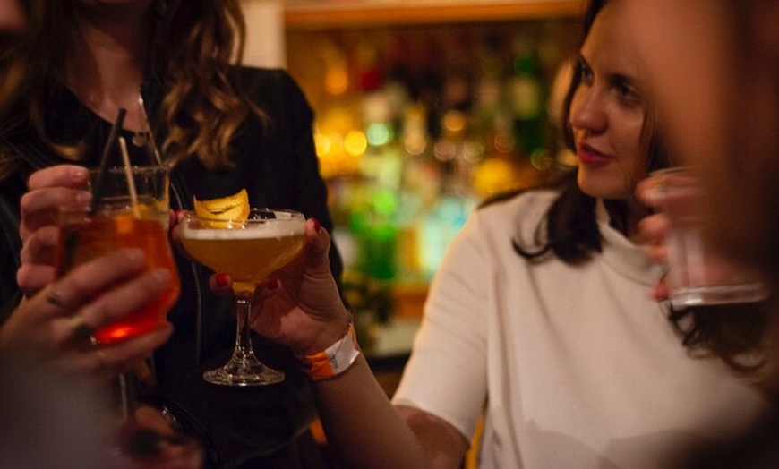 Image 20: Gastronomía local y música en directo en Ciutat Vella Barcelona