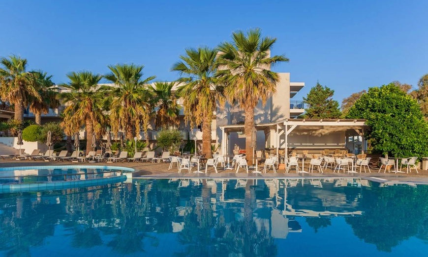 Image 2: ✈ CRÈTE | Gouves - Gouves Bay by Omilos Hotels 4*, 3 nuit - Tout in...