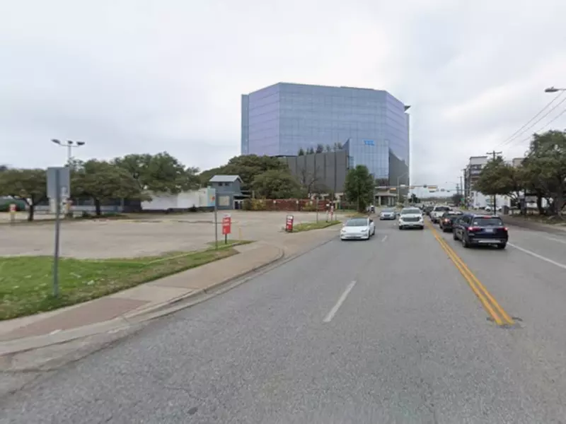 Parking at 301 W. Riverside Dr. Lot - P3081