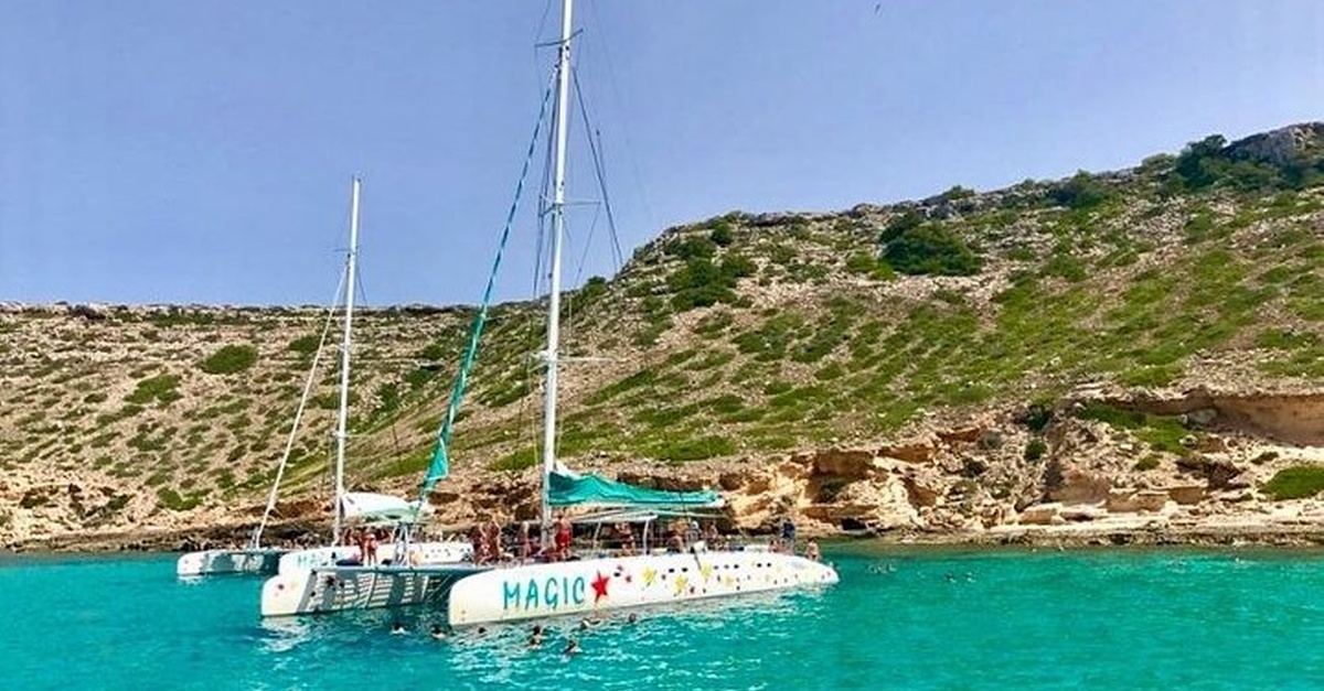 Tour en catamarán de 5 horas desde Palma de Mallorca