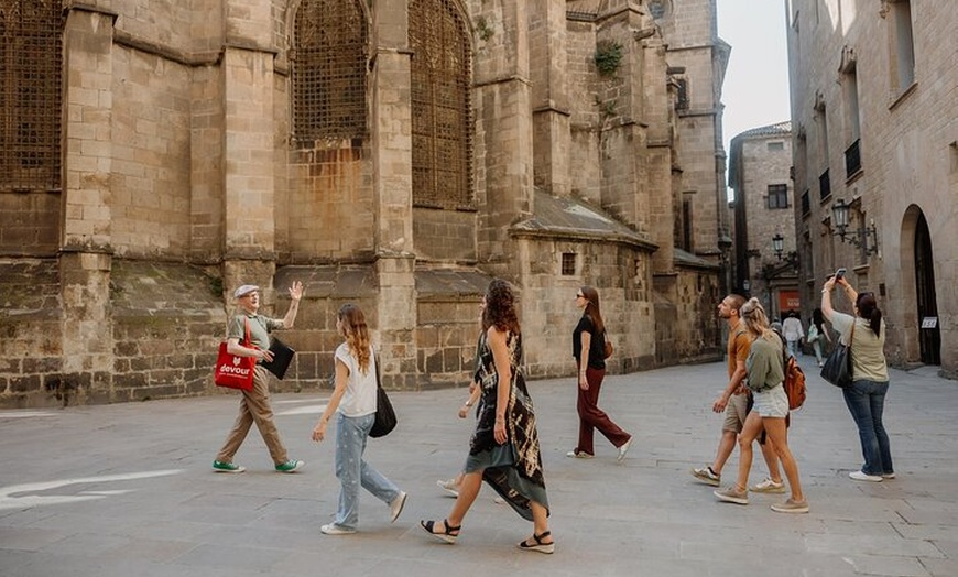 Image 10: Tour gótico de tapas y tabernas por Barcelona