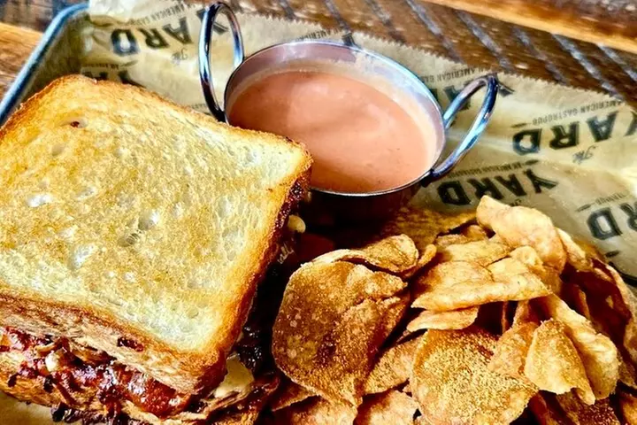 Downtown Pittsburgh Hidden Eats Food Tour with 6 Food Tastings