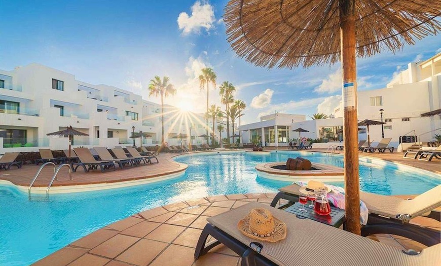 Image 19: ✈ LANZAROTE | Costa Teguise - Galeón Playa 3*, 4 nachten - Stadscen...