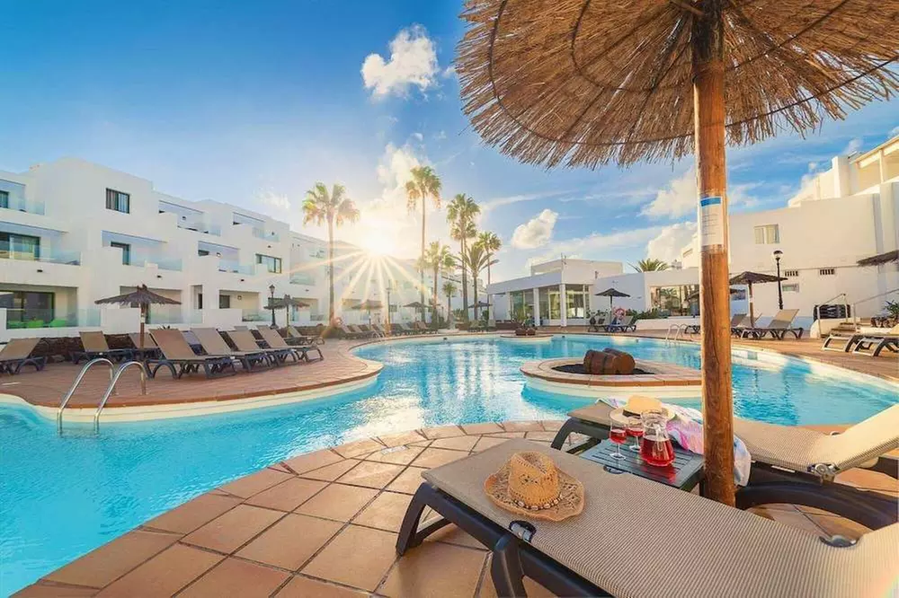 ✈ LANZAROTE | Costa Teguise - Galeón Playa 3*, 4 nights - City centre