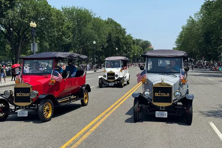 Washington DC Moonlight Tour by Electric Cart or Vintage Car