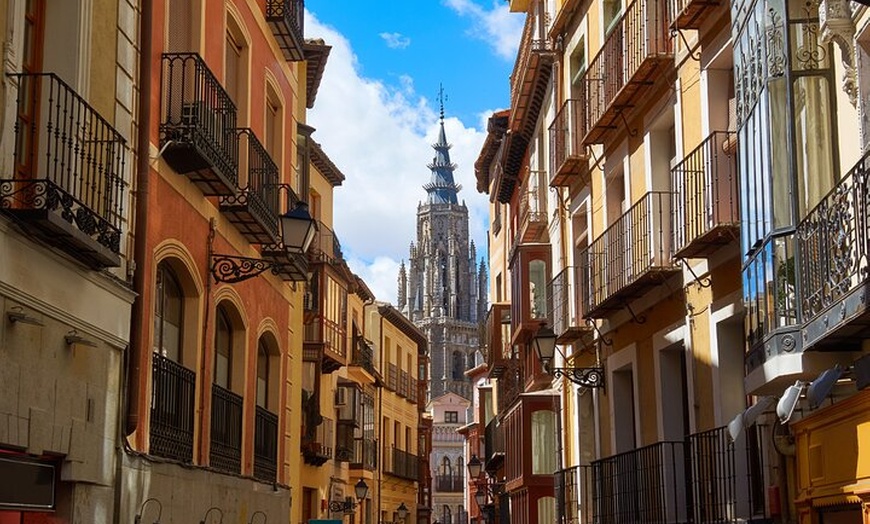 Image 8: Hola Toledo : Privado 2 - Hora Intro Paseo por la ciudad con guía l...