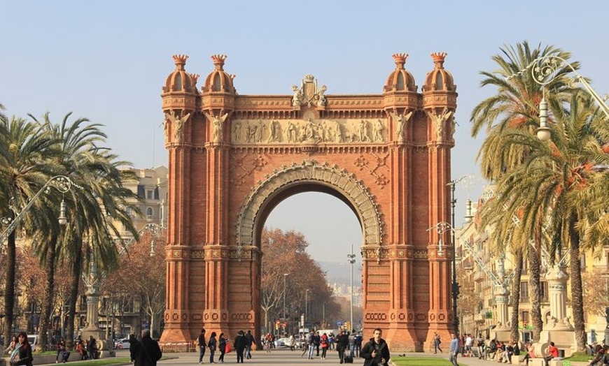 Image 2: Tour de Lujo por Barcelona