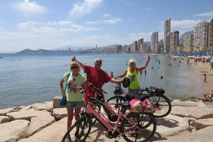 Tour guiado en bicicleta eléctrica: Benidorm, La Cala, Villajoyosa - Primary Image