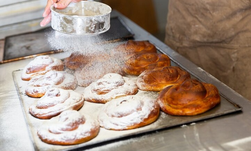 Image 2: Palma de Mallorca: Tour a pie y Catedral con pastelería local.