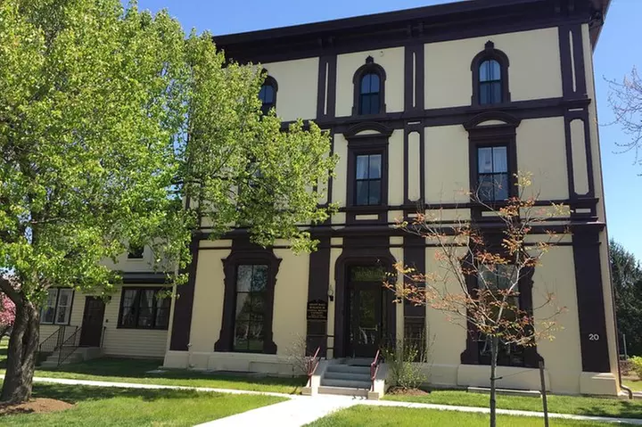 Private John Wilkes Booth Escape Tour in Washington DC by Luxury Car