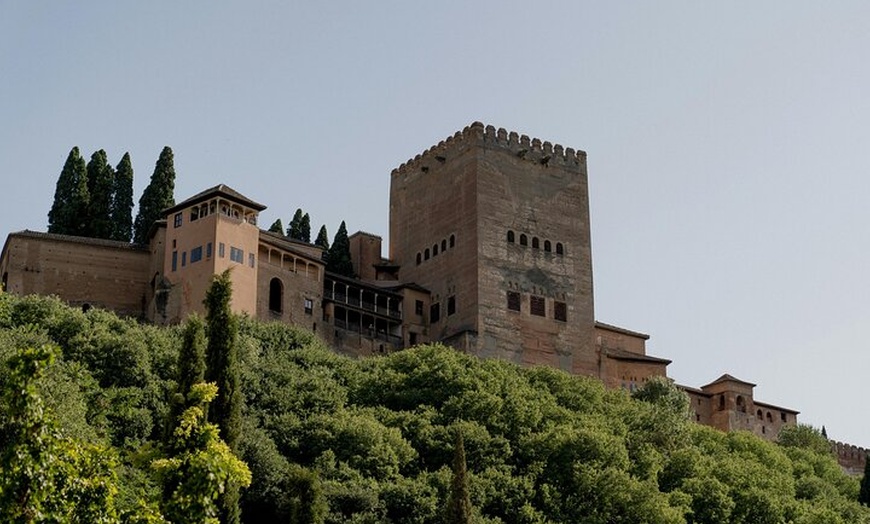 Image 8: Entrada al Palacio de la Alhambra - Joya de la Corona de España