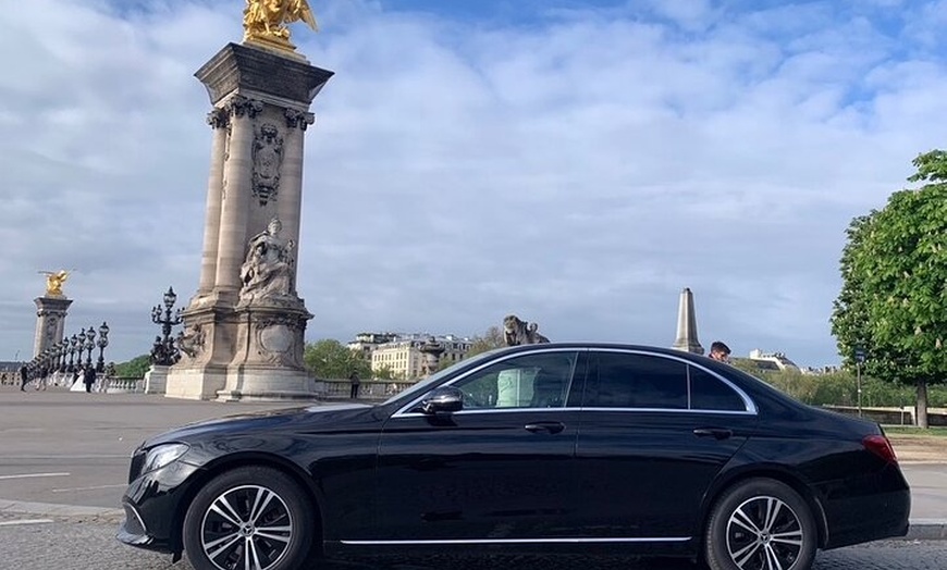 Image 3: Expérience Moulin Rouge avec chauffeur privé et billets de spectacle
